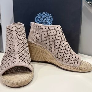 Vince Camuto tan suede sandals